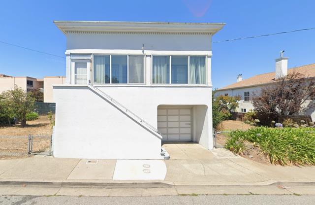 16 Center St