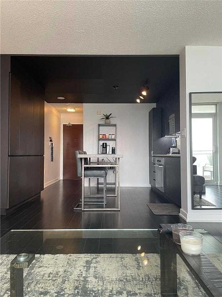 10 Capreol Court 605