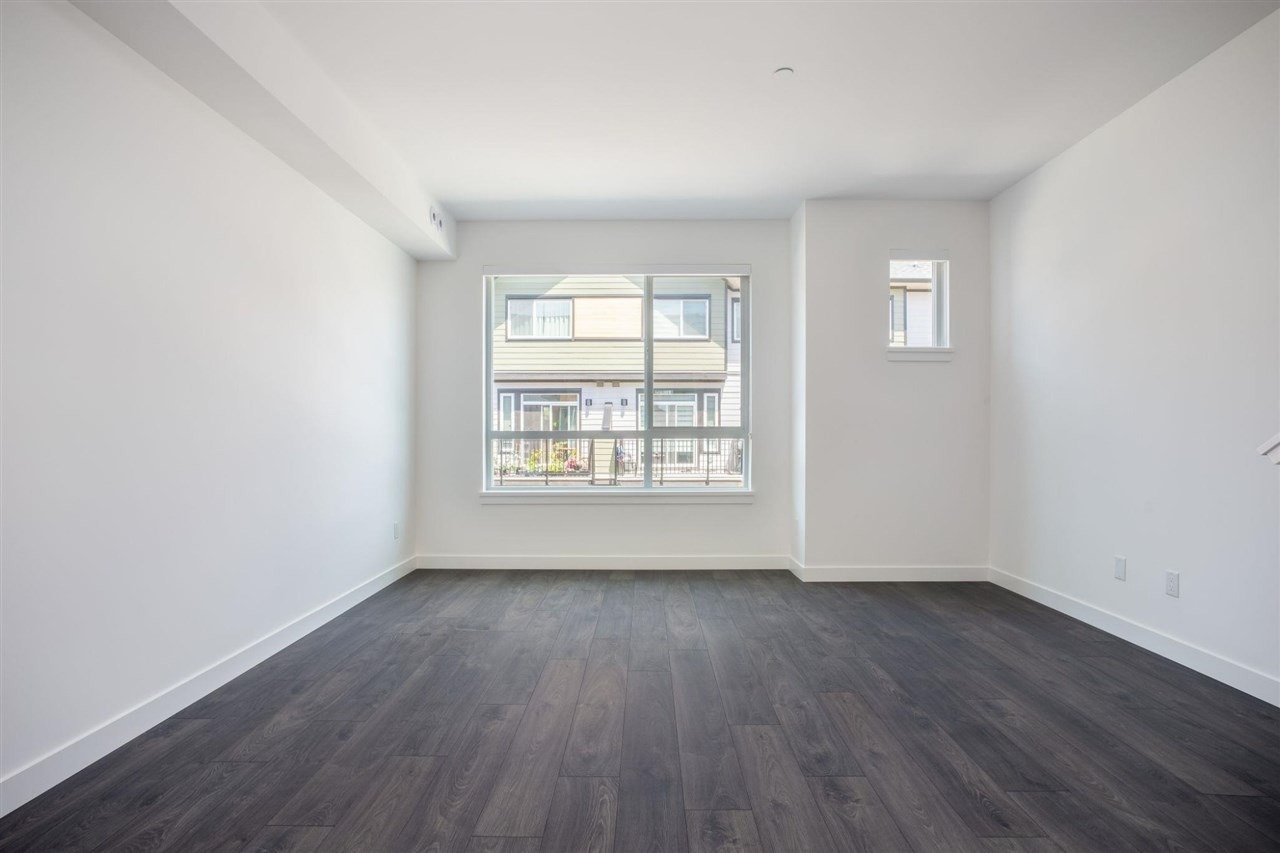 4292 Wolf Wy, #33
