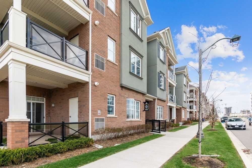 2 bedroom stacked townhouse in Oakville's Uptown Core