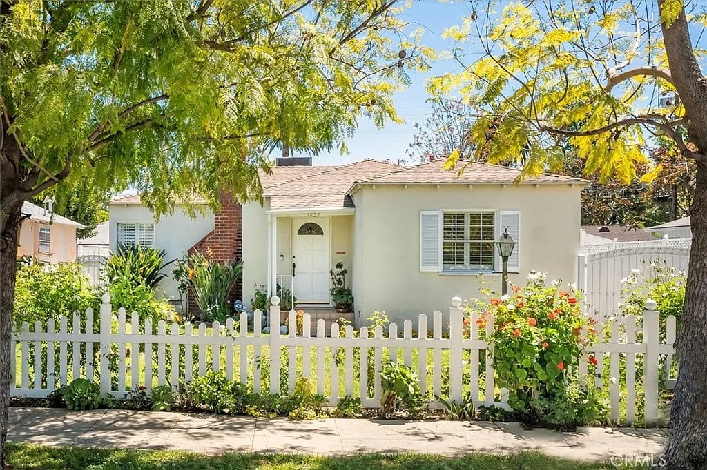 4242 Sunnyslope Ave