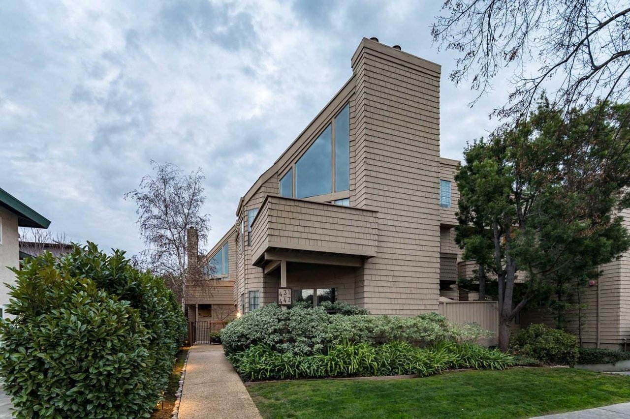 437 College Ave
