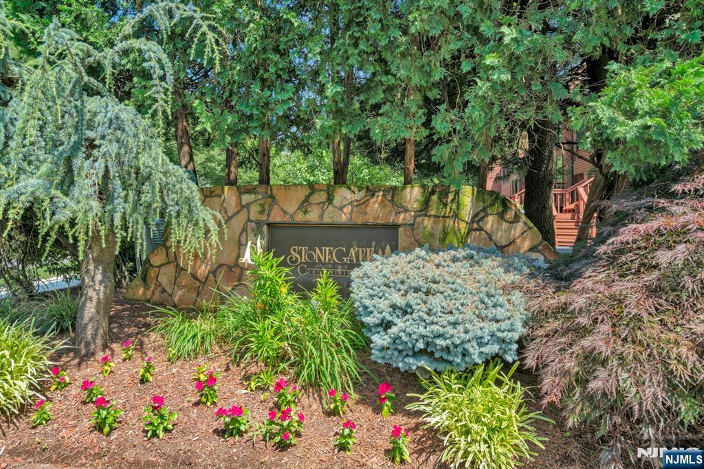 20 Sherry Ln 20