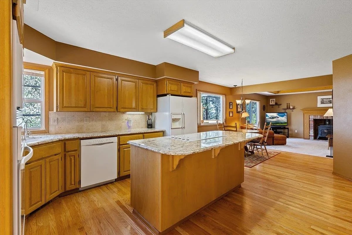 1228 S Greenridge Dr