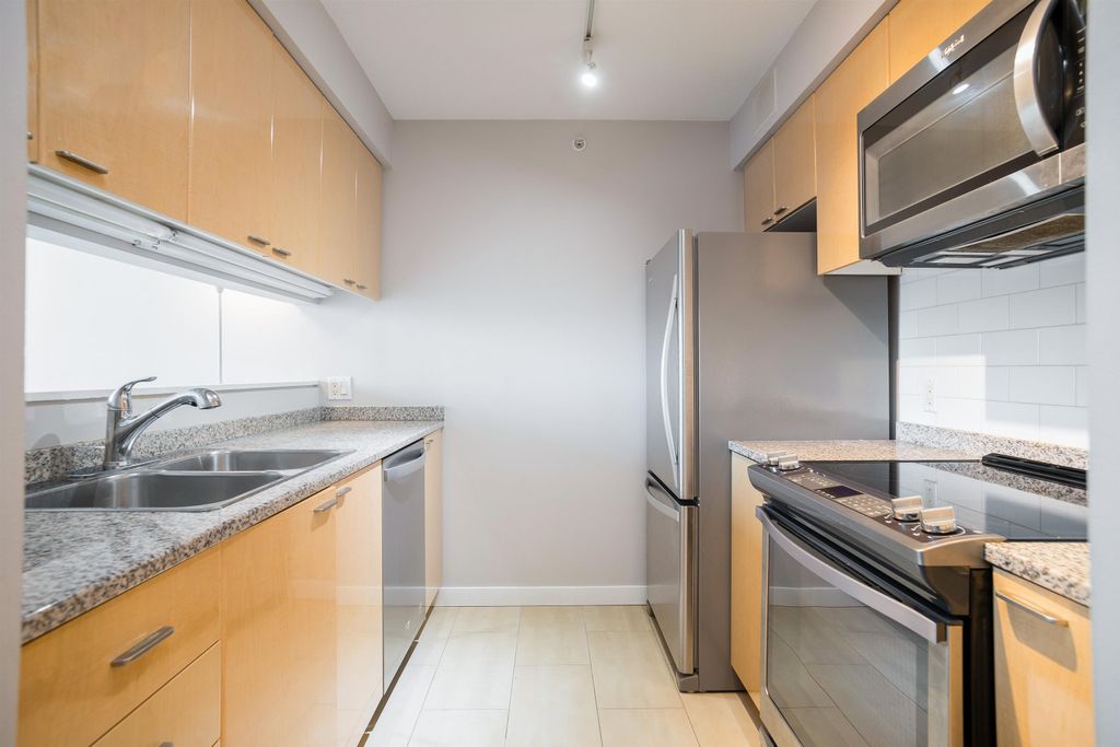 1288 W Georgia St, #2007
