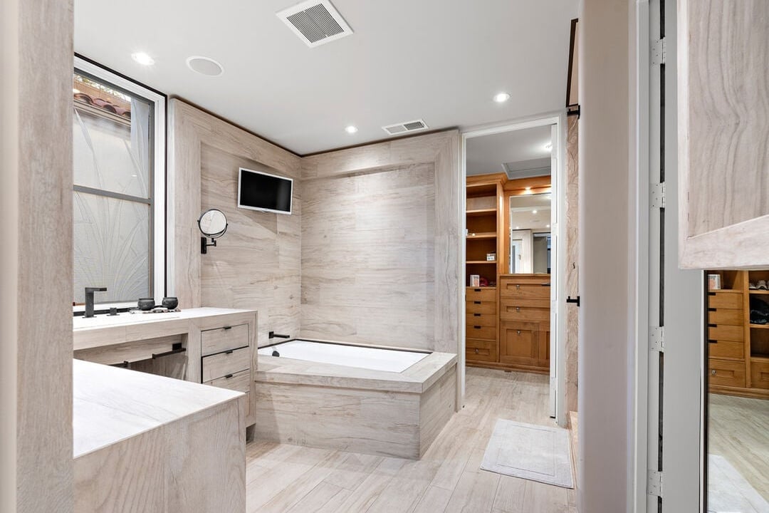 Century Woods Dr, 90067