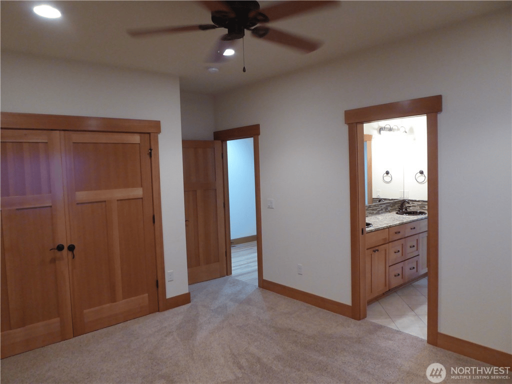 541 Village Dr