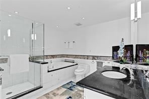 540 WEST AVE #813