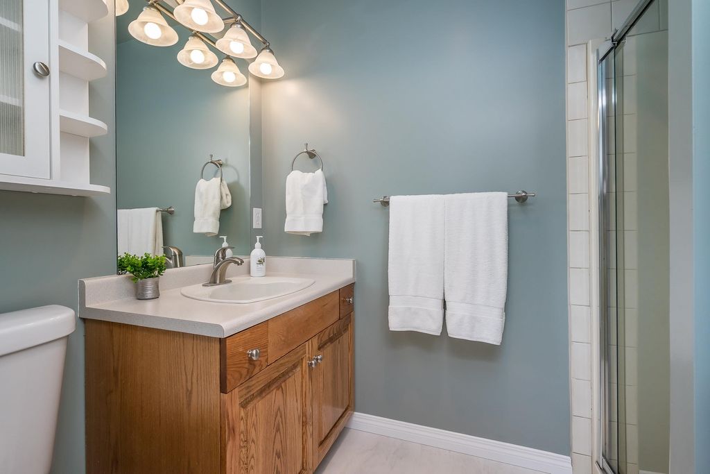 24 Ravine Dr