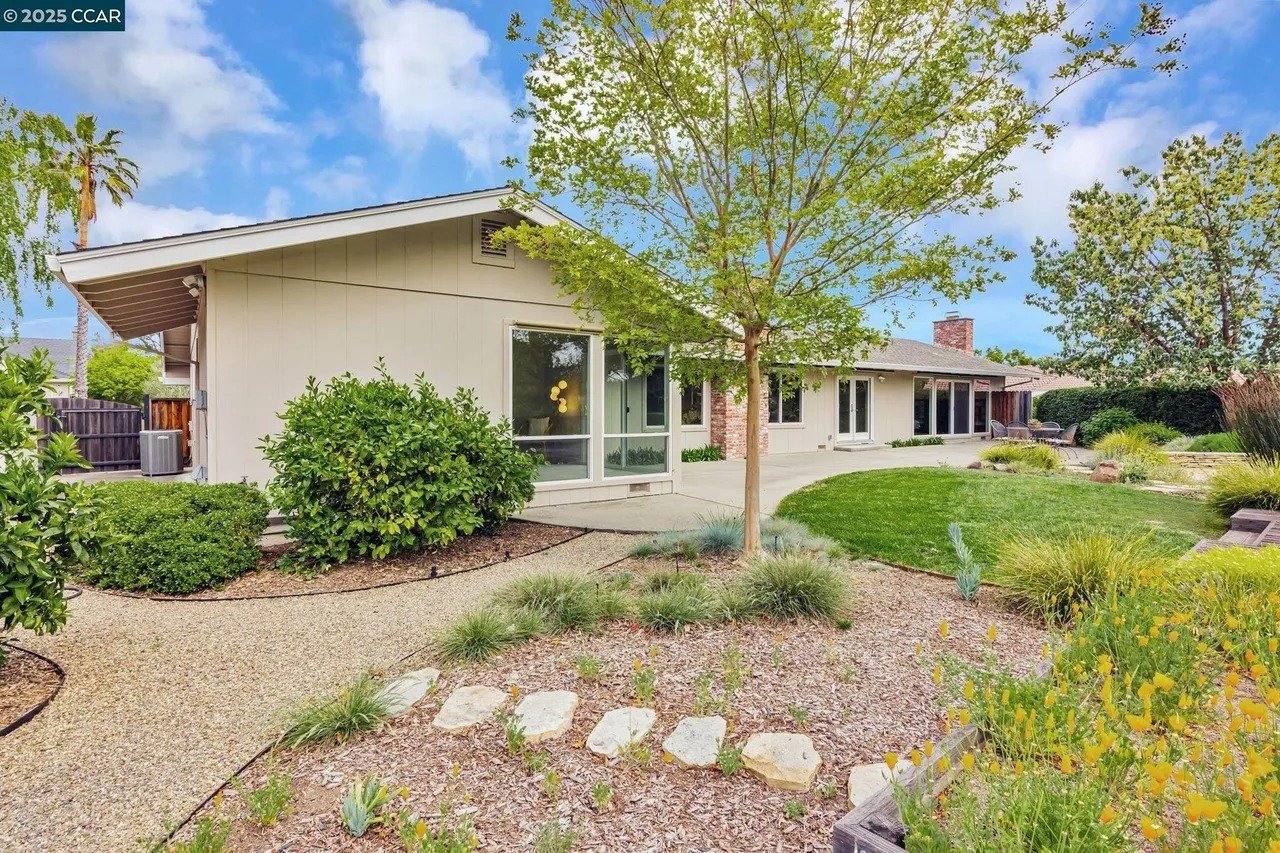 372 Birchwood Dr