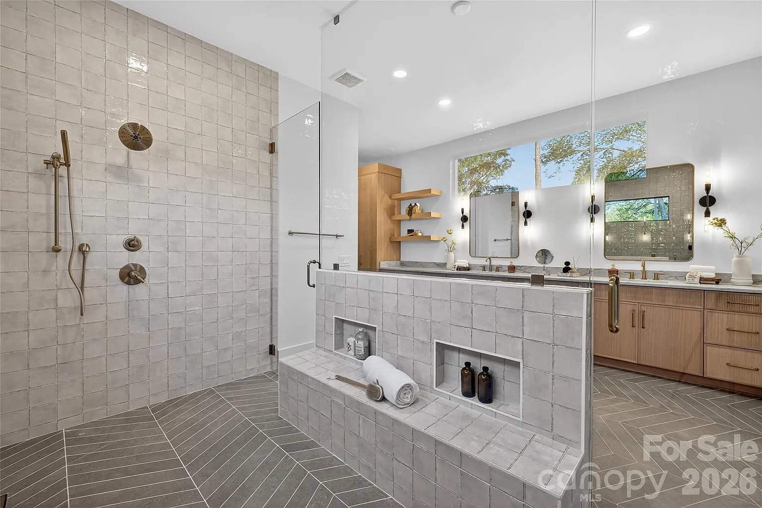 1209 Meadowood Ln