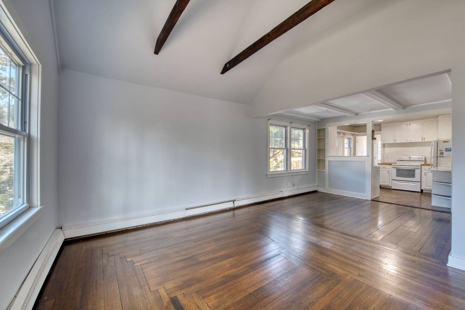 Charming Southampton Cottage Near Little Fresh Pond