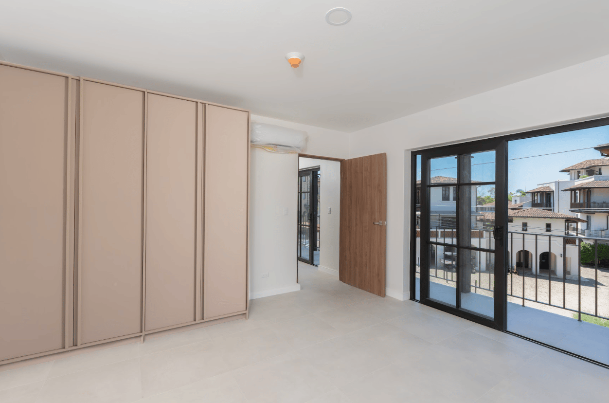 291021 La Rambla | Urban-Style 1-Bedroom Residence in La Rambla – $250,000