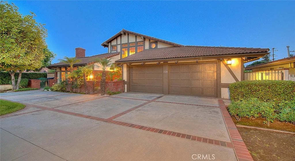 528 W Winnie Way
