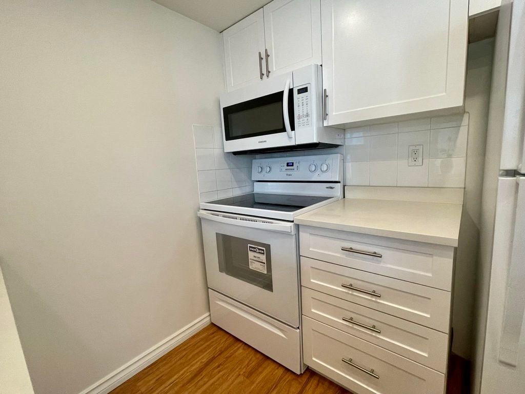 828 Agnes St, #605