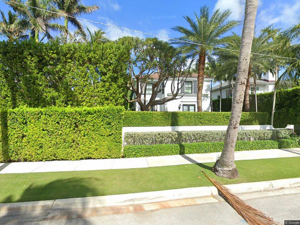 215 Seabreeze Avenue 