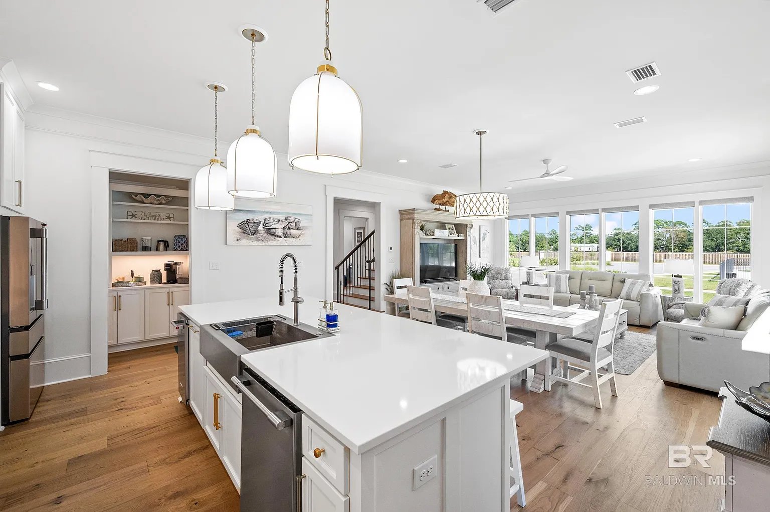 902 Inlet Cir