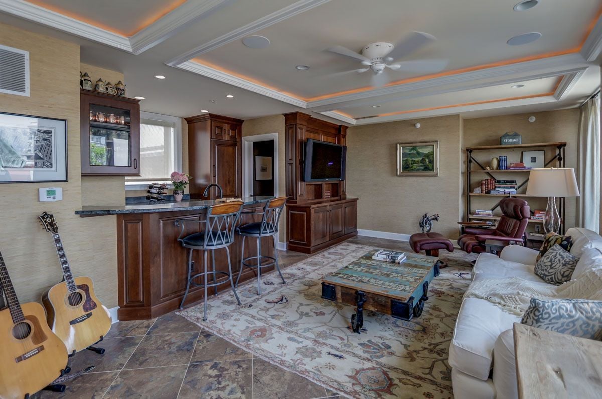Exclusive Offering: Loraine Penthouse #1007