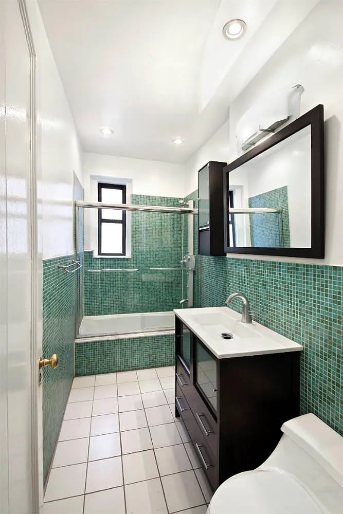 402 East 74th St, #5G