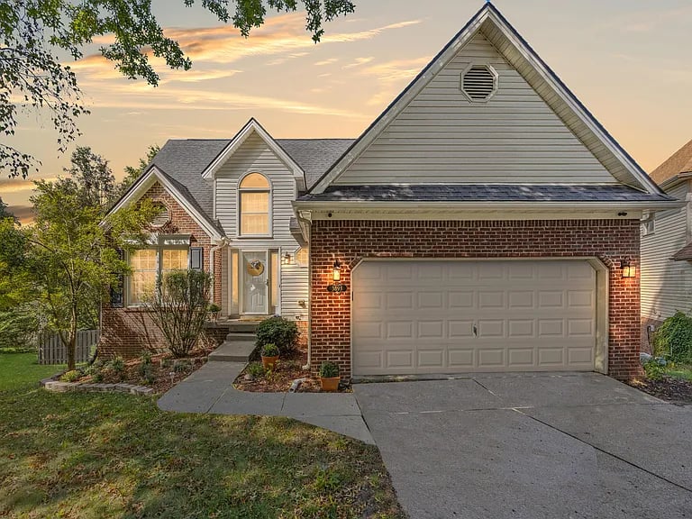 3893 Scarlet Oak Ln