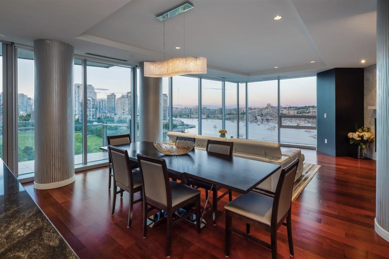 1560 Homer Mews, #1102