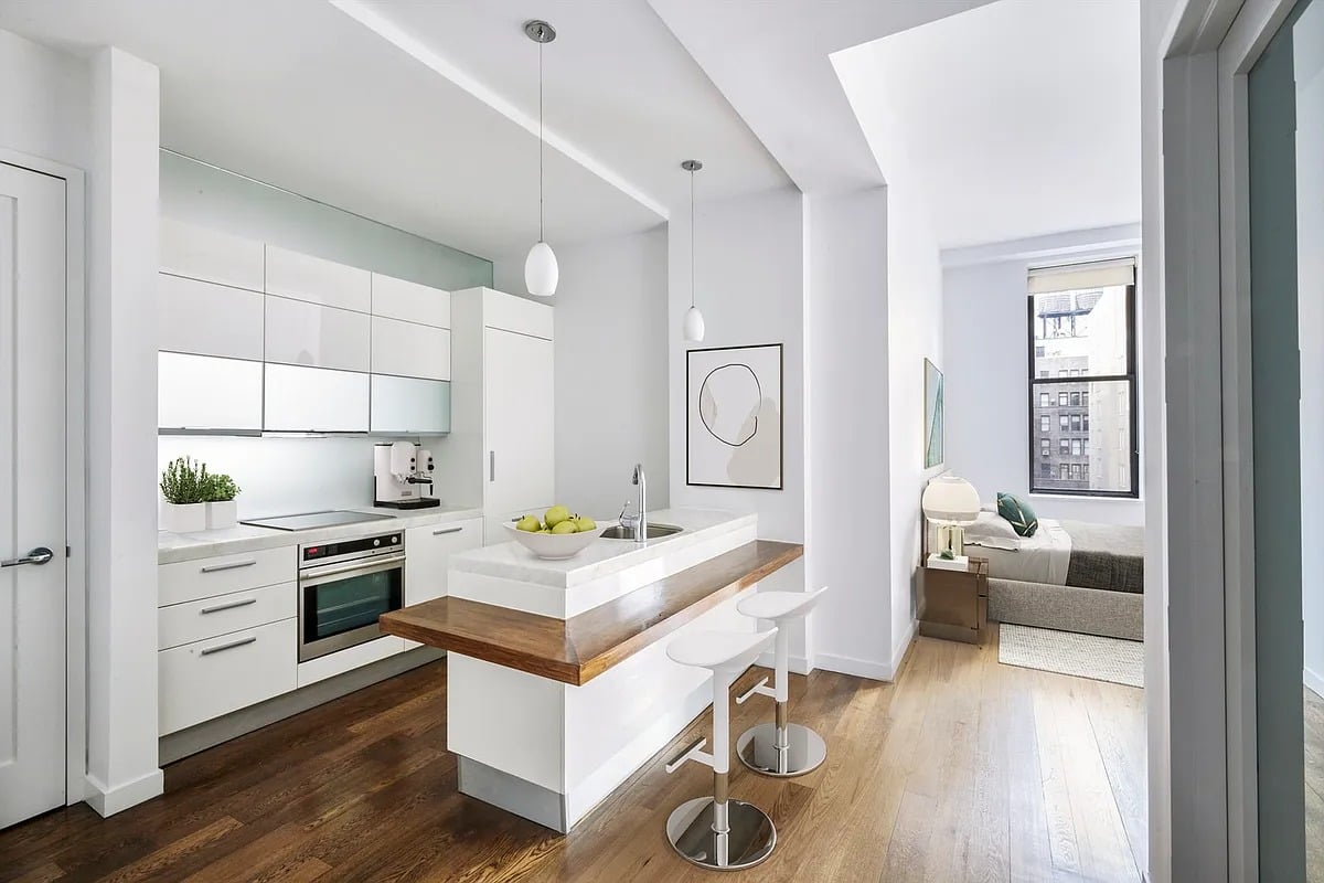 11 E 36th St #903