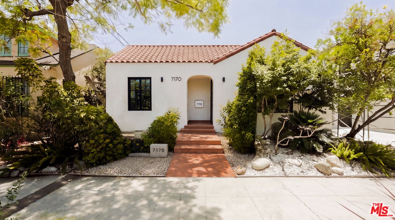 7170 Rosewood Ave. Los Angeles