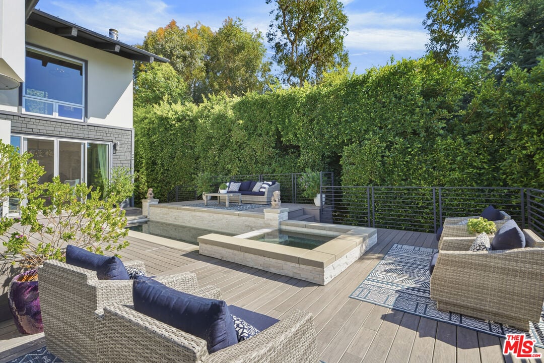 Solis Vista, Serra Rd, 90265