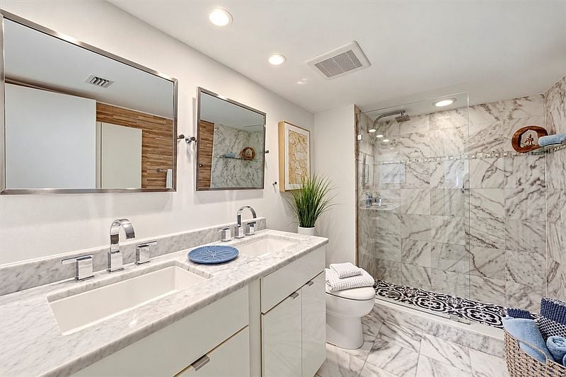 1700 Ocean Dr APT 202V