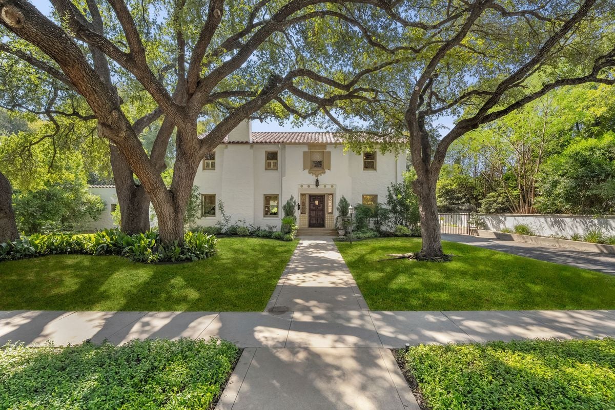 Historically Significant Spanish Revival in Monte Vista