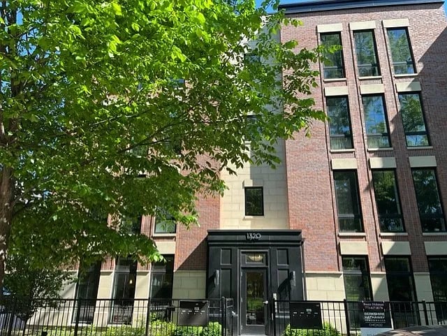 1320 W Lexington St #3E