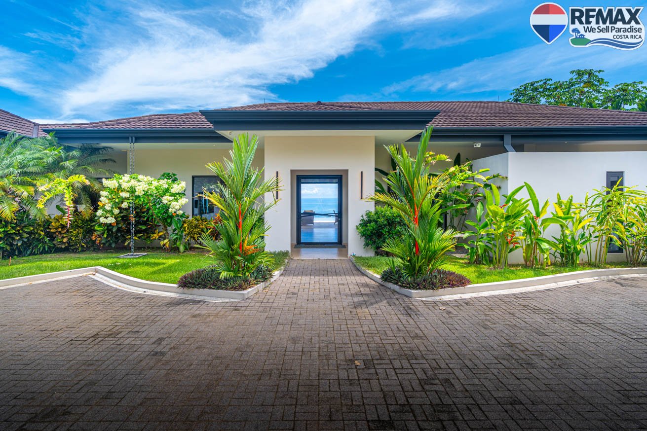 Luxury Ocean View Home in Ojochal Costa Rica | Infinity Pool & Sunset Views