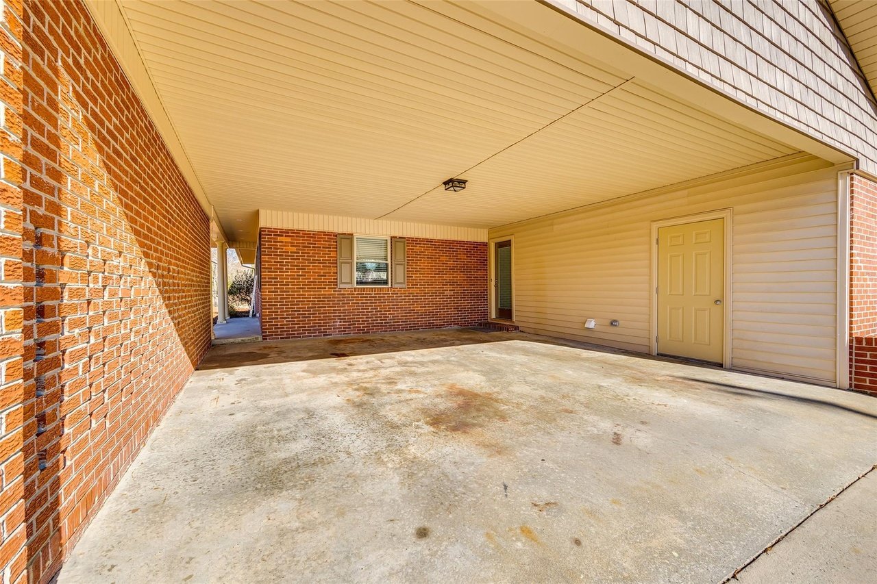 2677 Knotty Pine Dr