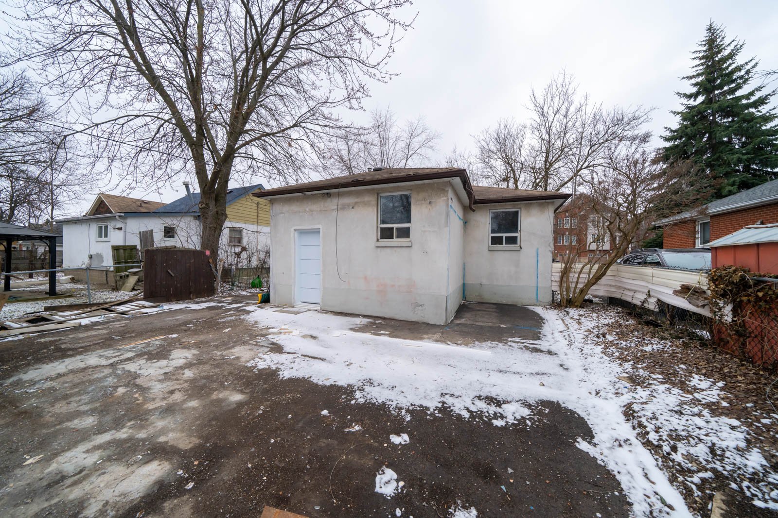 46 McMurchy Ave N
