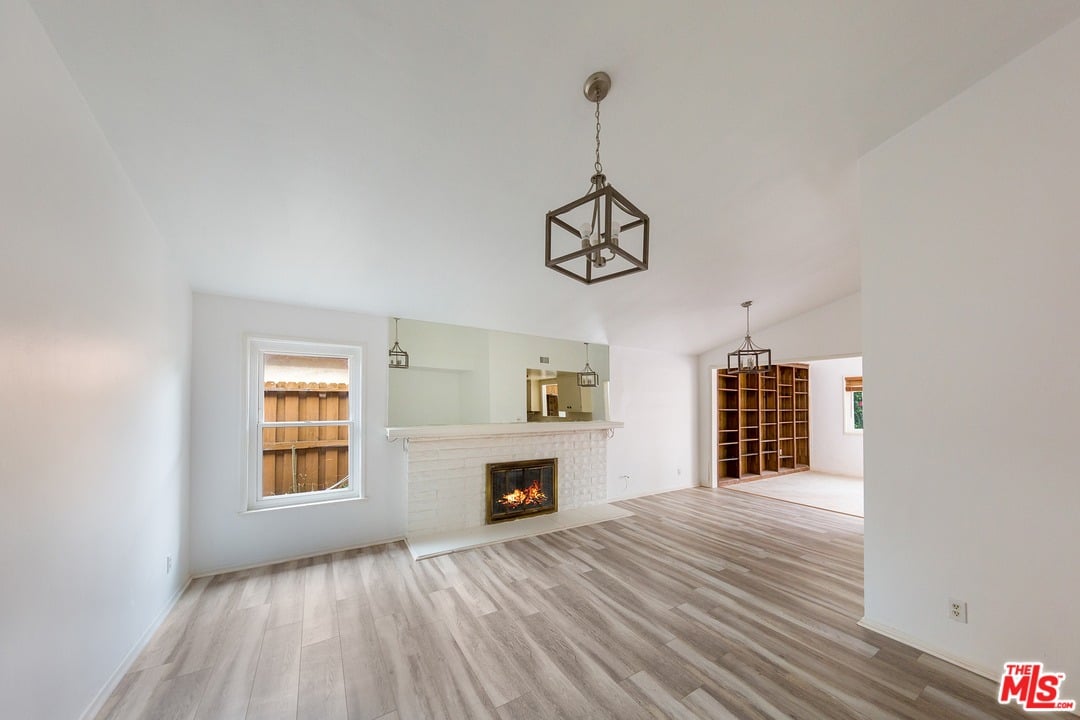 11422 Haskell Ave