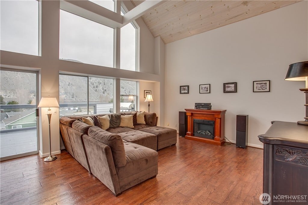 280 W Beach Dr