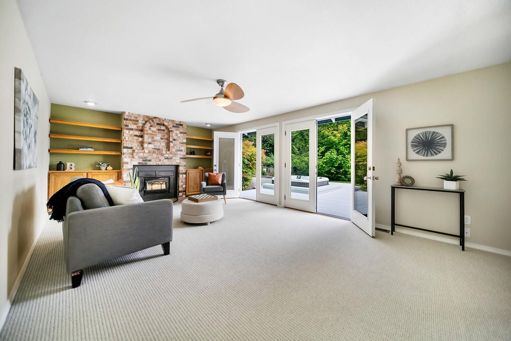 3055 NW Colonial Lane