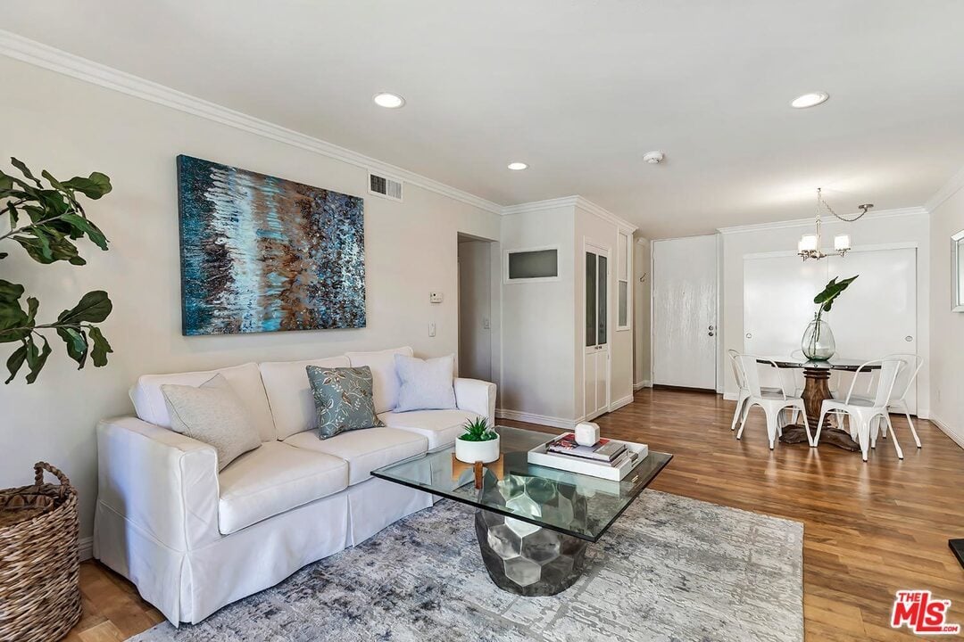 7213 Raintree Cir