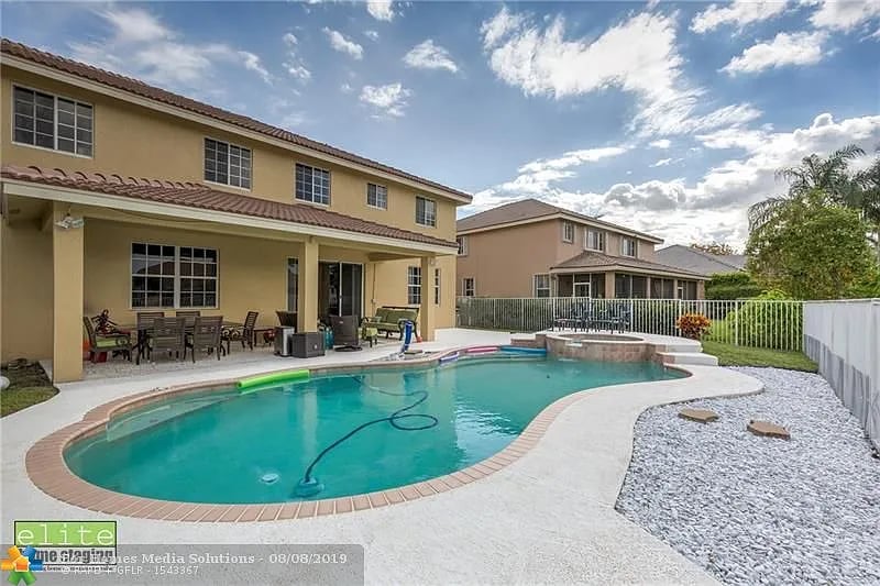 1612 Blue Jay Cir