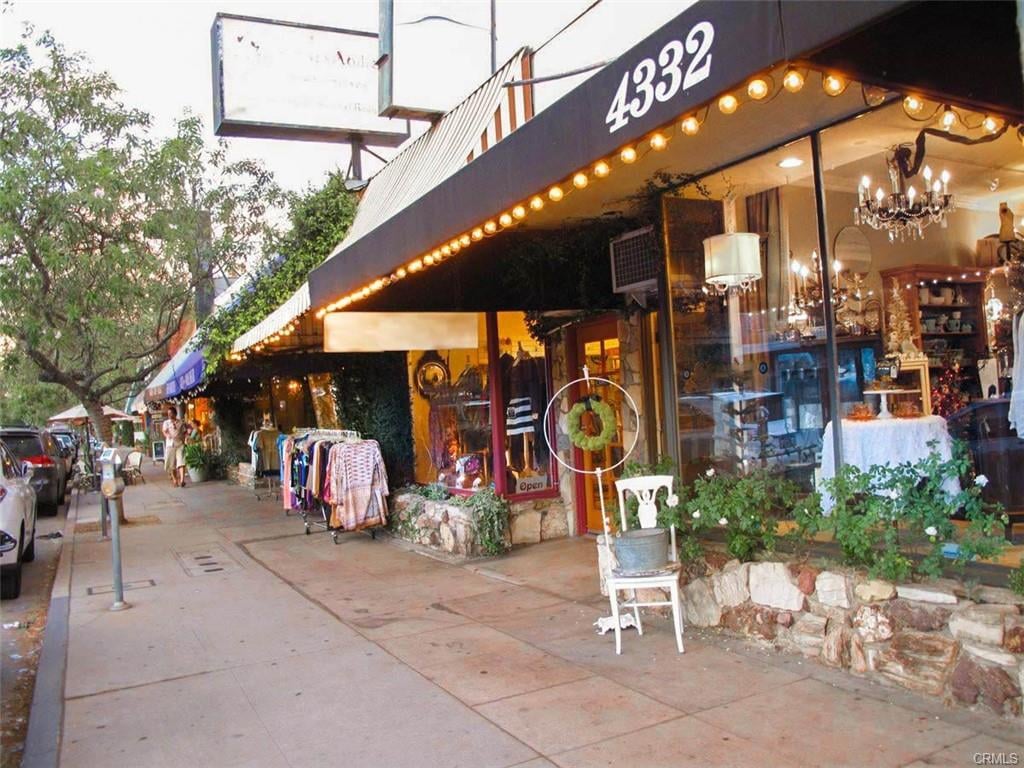 11100 Acama Street 16