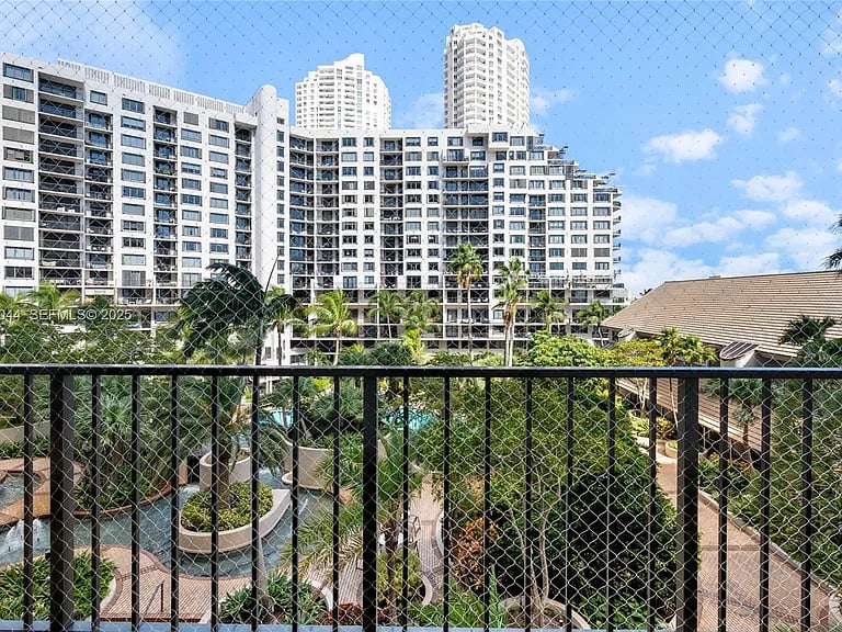 520 Brickell Key Dr #A604