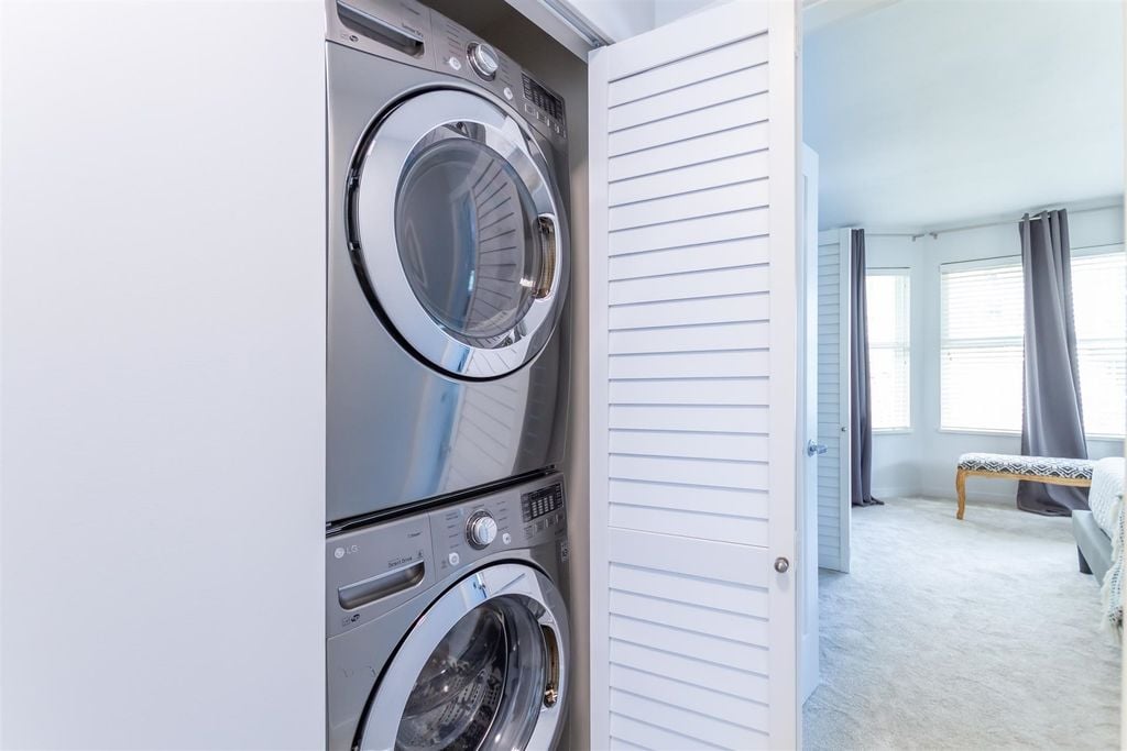 8515 Aquitania Pl