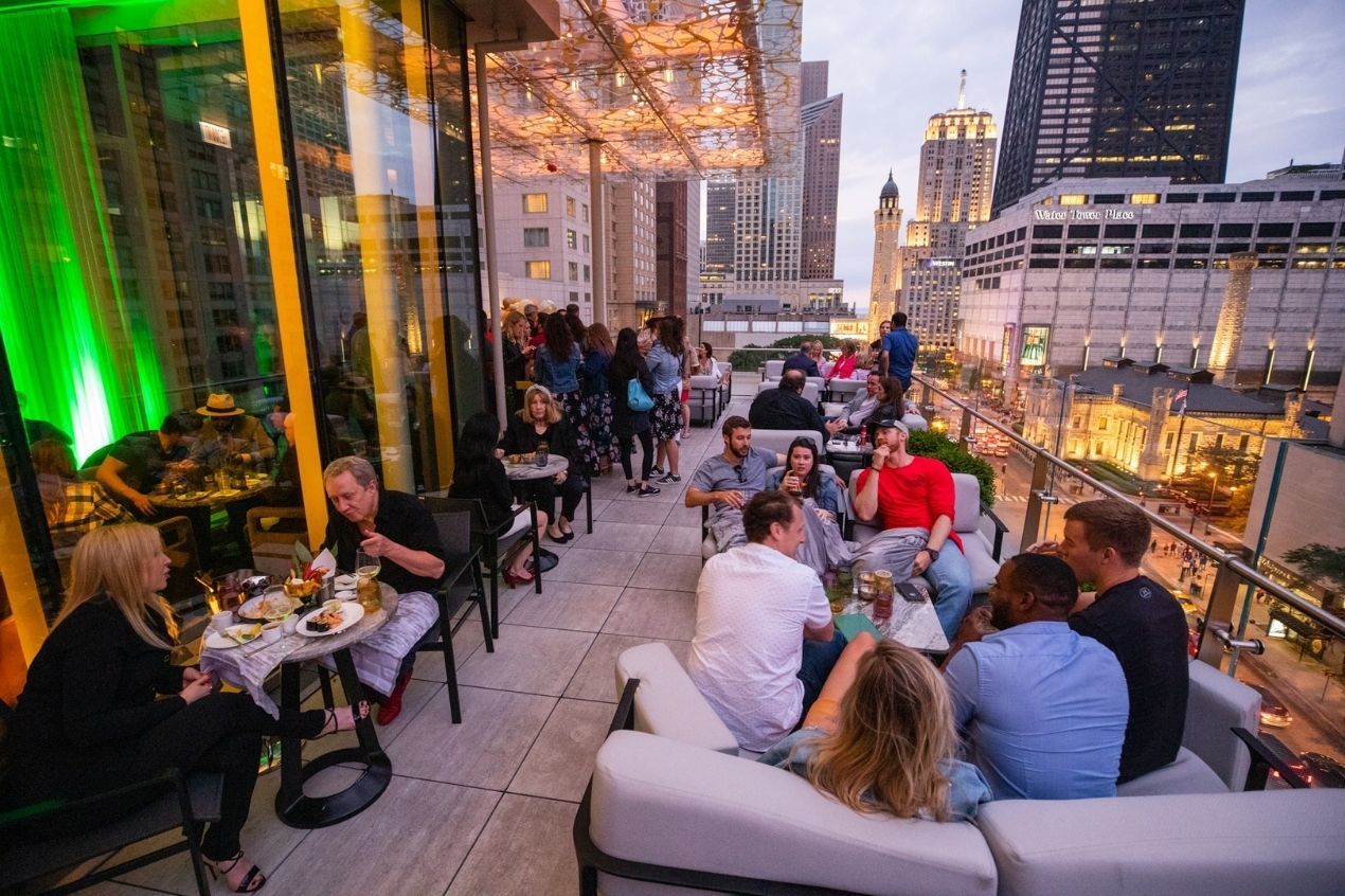 Picture of a River North Chicago roof-top bar