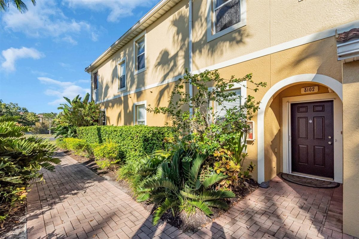 This residence is an end unit with the living area located upstairs