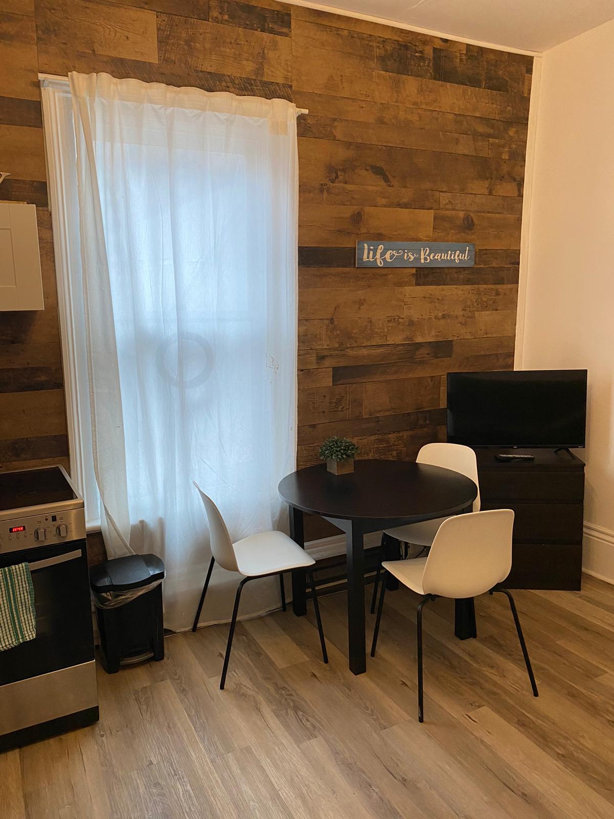 316 Queen St E Unit: 314