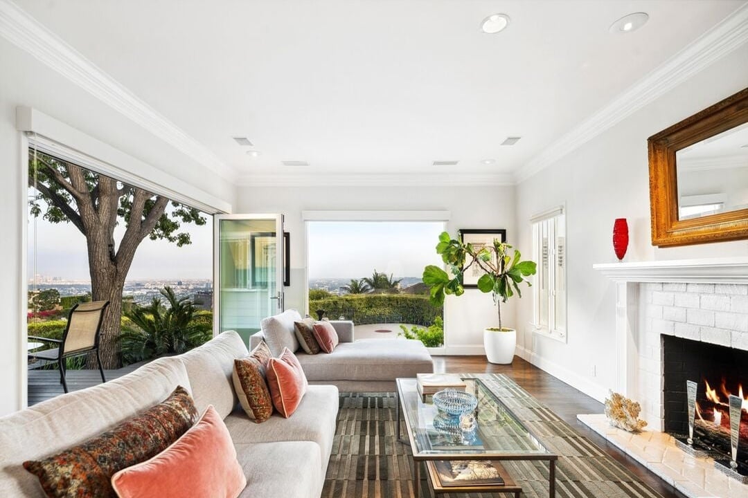 Sierra Mar Dr, 90069