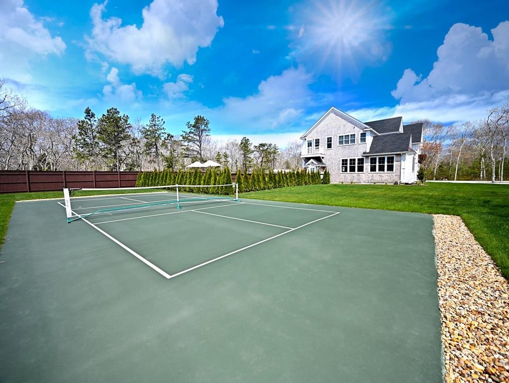 12 Baylies Way