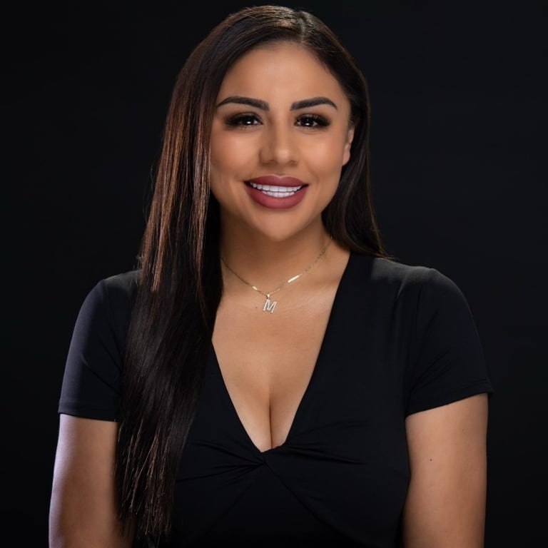 Mari  Arellano  photo