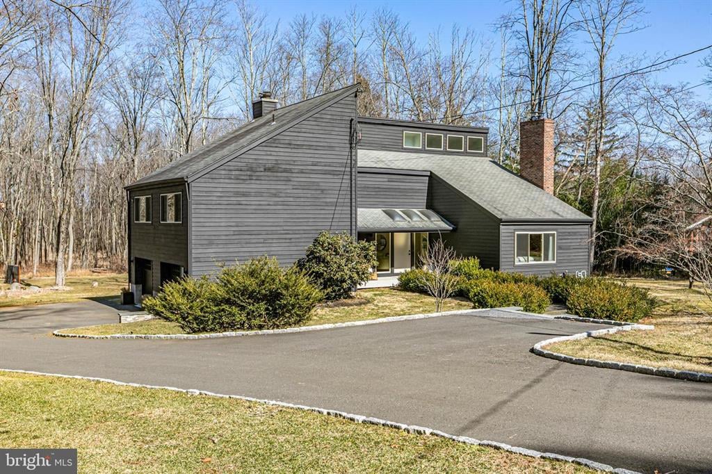 23 Heather Ln