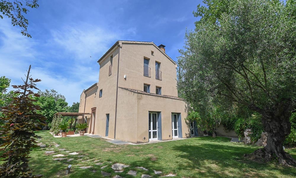 Stunning Countryside Home with Pool in Le Marche